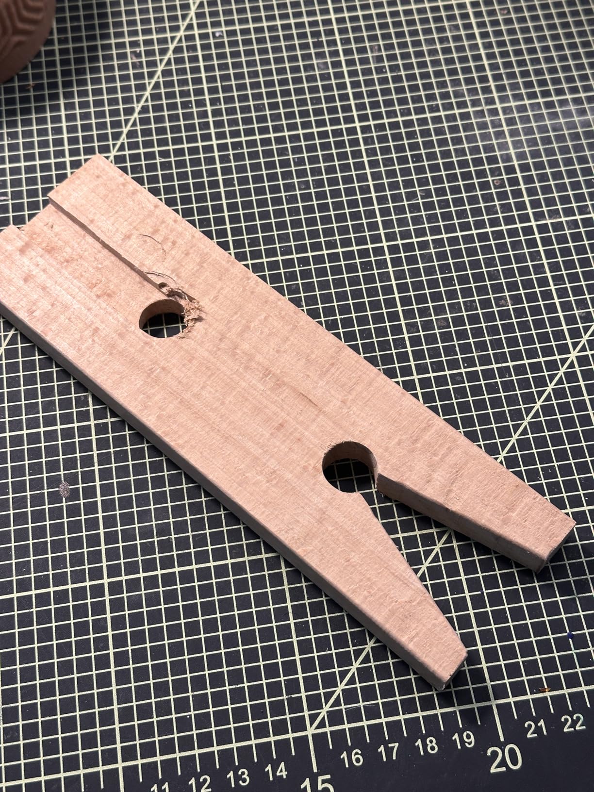 Tissting Établi Bijoutier Bois Dur Forme V avec Fixation