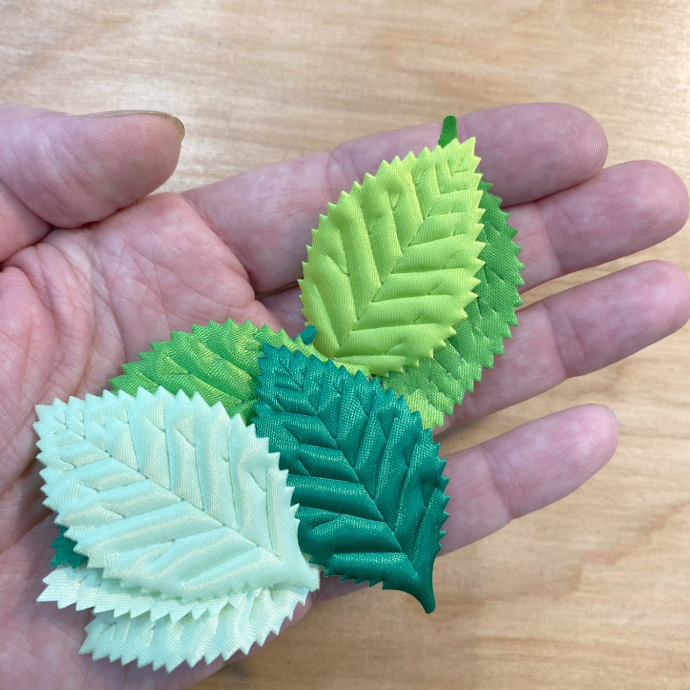 Tissting HOME DECORATION feuilles vertes artificielles 200 pcs 6 cm