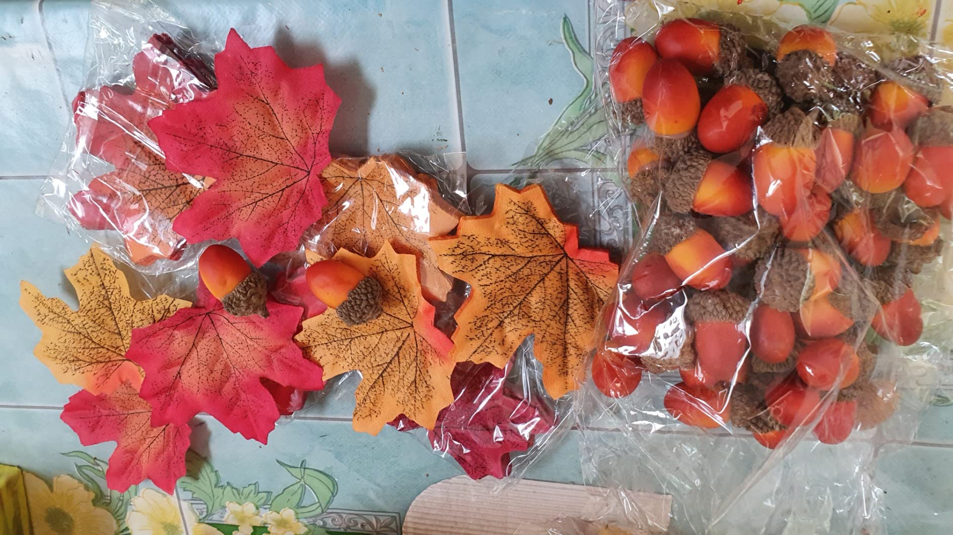 FEPITO Party Decorations feuilles automne + glands 350 pcs