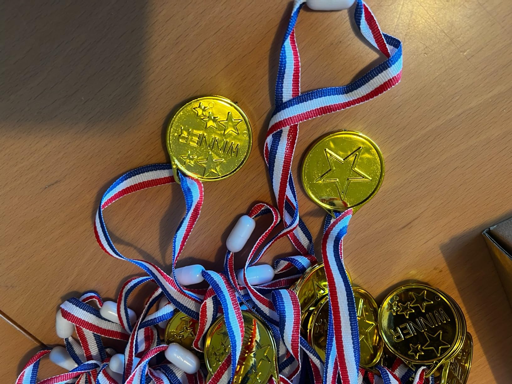 FEPITO Party Decorations trophée et médaille or 50 pièces