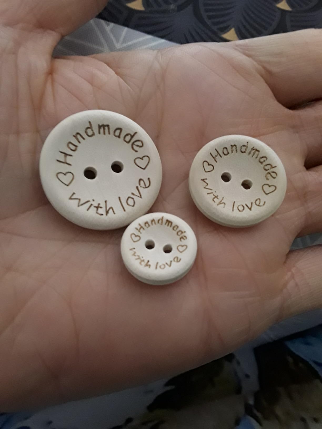 FEPITO Boutons Bois Rond With Love 140 Pièces 15-25 mm