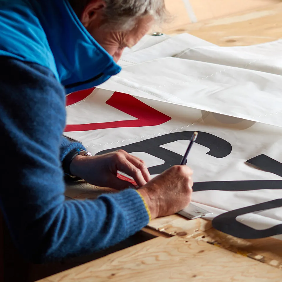 Rooster Sail Numbers service pose numéros de voile