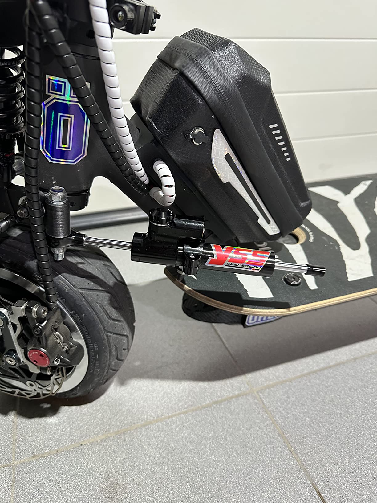 Ejoyous Amortisseur Direction Moto Universel Aluminium Inversé